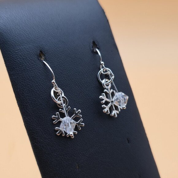 Sterling Silver Crystal And Snowflake Dangle Earrings A5764 - Picture 2 of 5